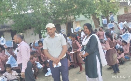 माधोसिंह-झूंसी रेल खण्ड पर सड़क उपयोगकर्ताओं को जागरूक करने के लिए संरक्षा नुक्कड़ नाटकों का मंचन